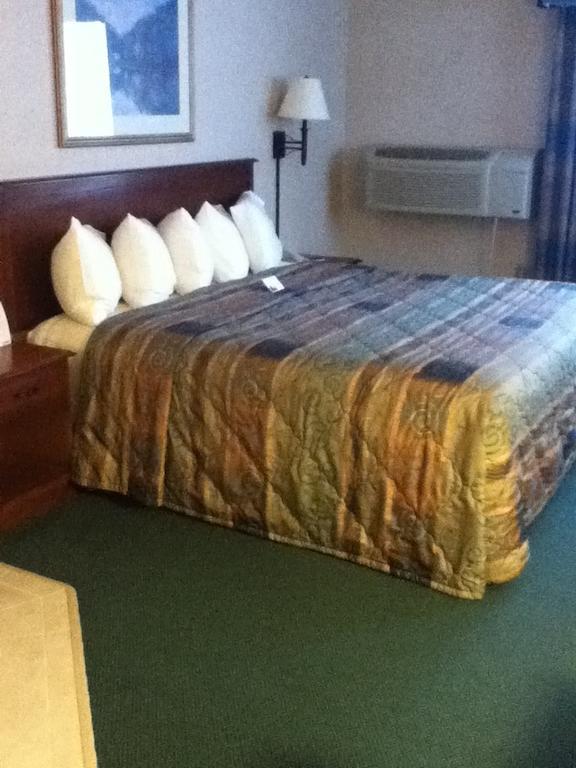 Baraga Lakeside Inn ภายนอก รูปภาพ