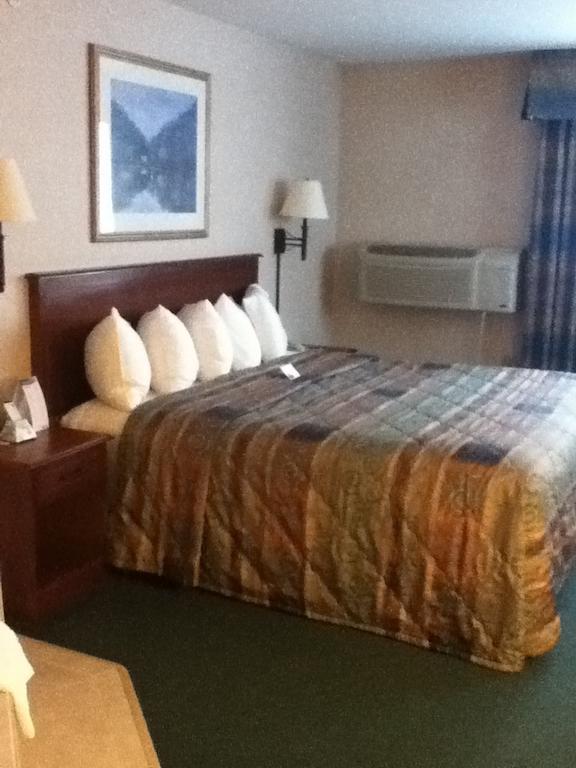 Baraga Lakeside Inn ภายนอก รูปภาพ