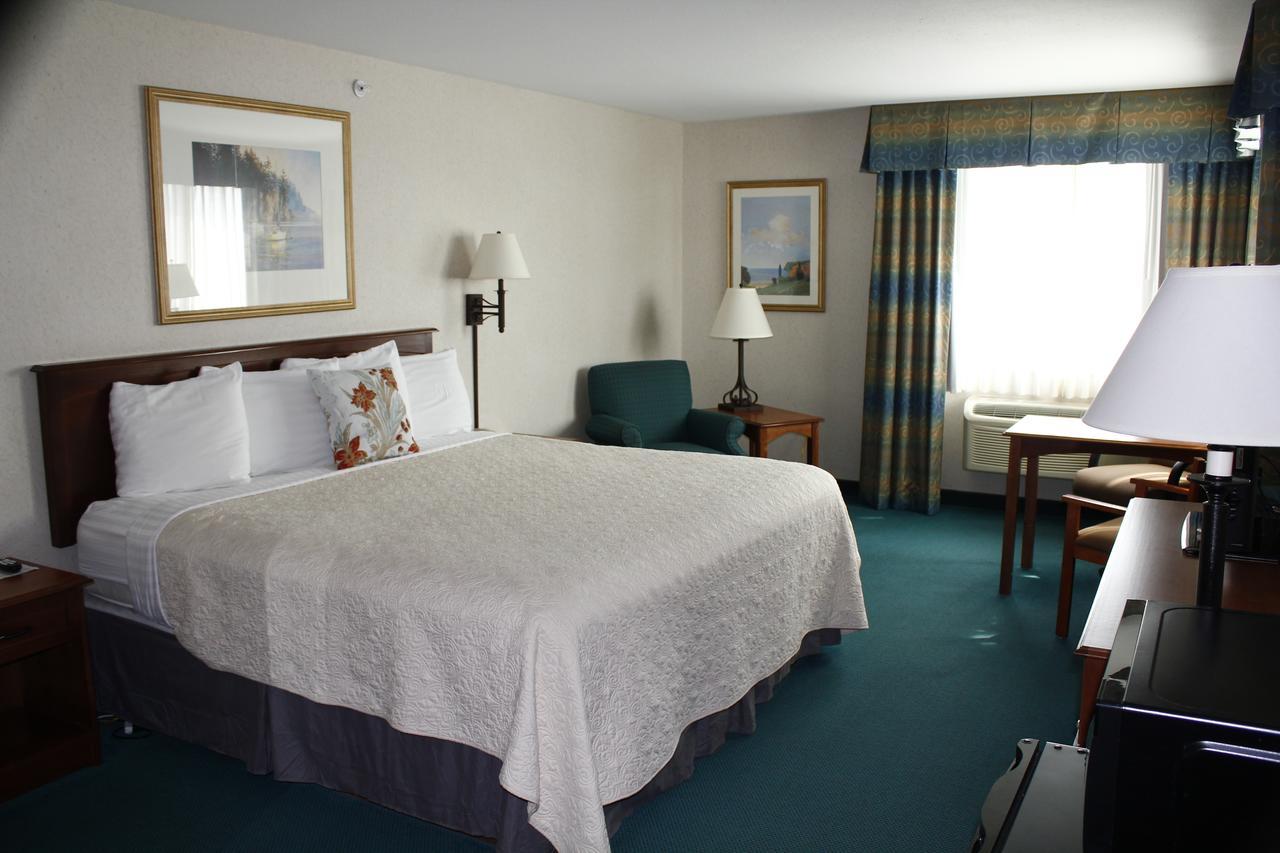 Baraga Lakeside Inn ภายนอก รูปภาพ