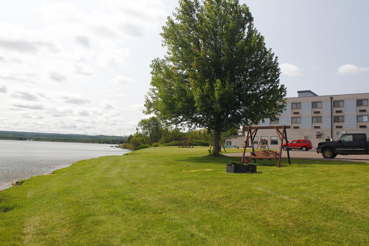 Baraga Lakeside Inn ภายนอก รูปภาพ