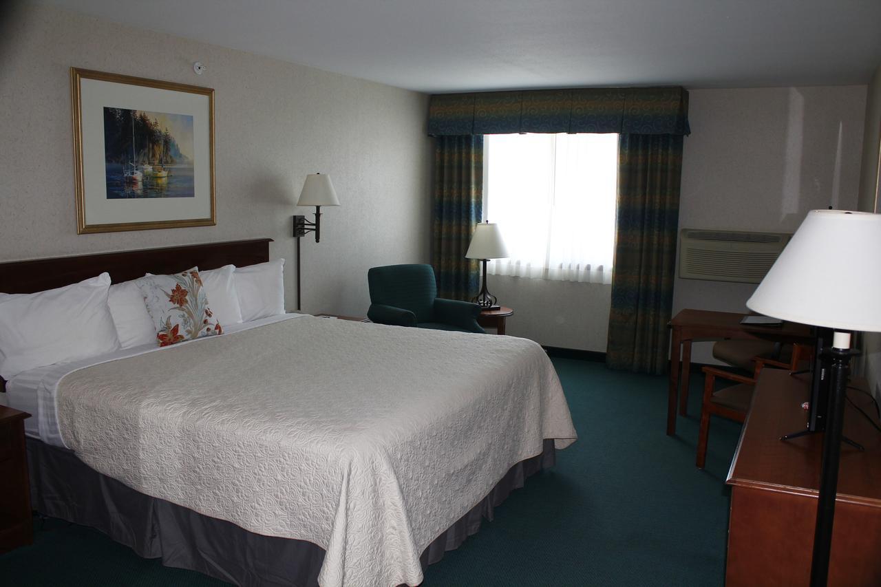 Baraga Lakeside Inn ภายนอก รูปภาพ